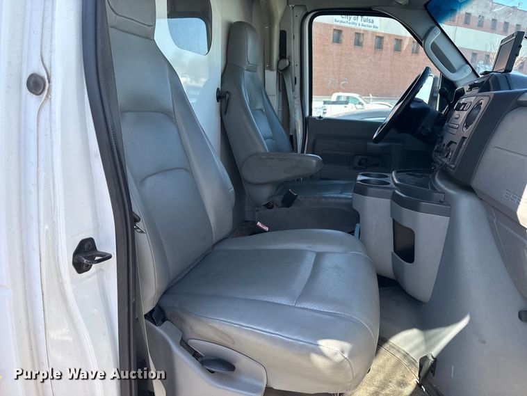 image for item FB8596 2012 Ford E350 Super Duty utility van
