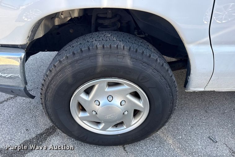 image for item FB8596 2012 Ford E350 Super Duty utility van