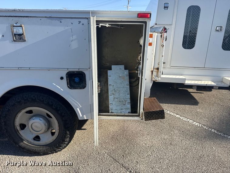 image for item FB8603 2011 Ford F250 Super Duty XLT utility bed pickup truck