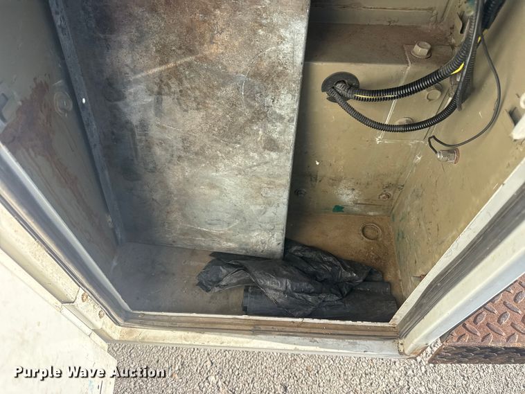 image for item FB8603 2011 Ford F250 Super Duty XLT utility bed pickup truck