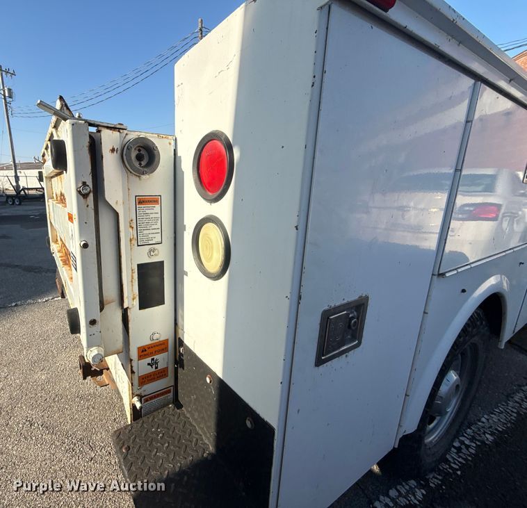 image for item FB8603 2011 Ford F250 Super Duty XLT utility bed pickup truck