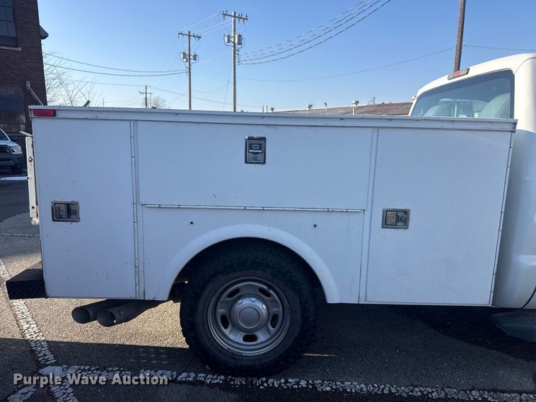 image for item FB8603 2011 Ford F250 Super Duty XLT utility bed pickup truck