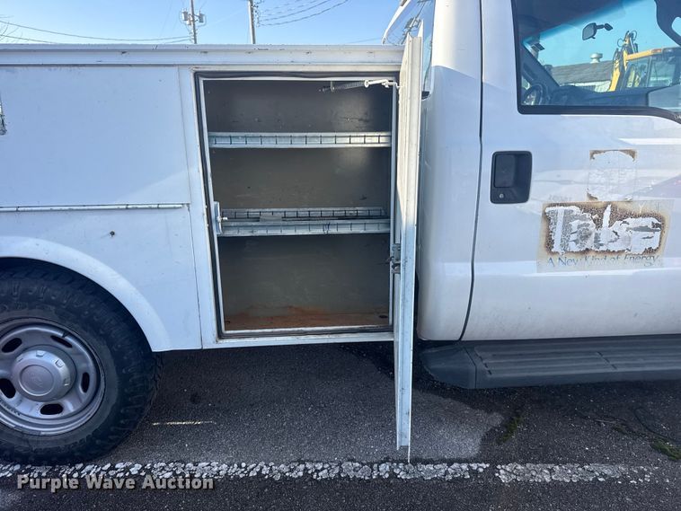 image for item FB8603 2011 Ford F250 Super Duty XLT utility bed pickup truck