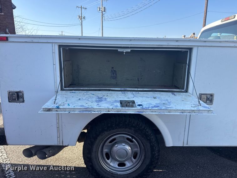 image for item FB8603 2011 Ford F250 Super Duty XLT utility bed pickup truck