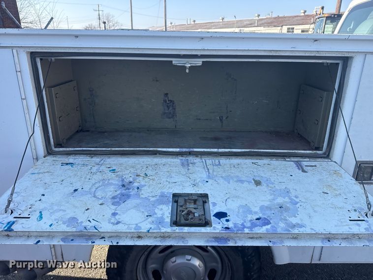 image for item FB8603 2011 Ford F250 Super Duty XLT utility bed pickup truck