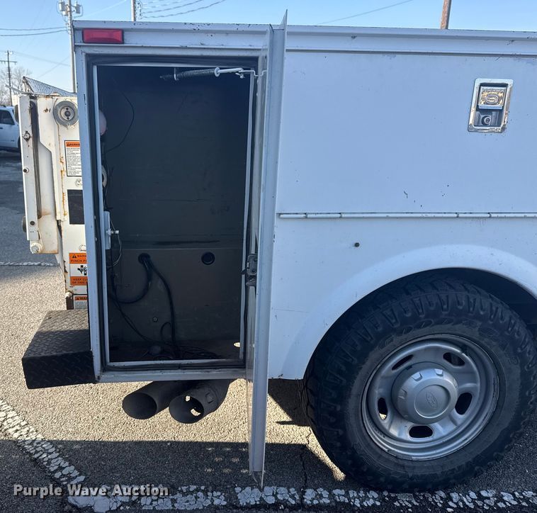 image for item FB8603 2011 Ford F250 Super Duty XLT utility bed pickup truck