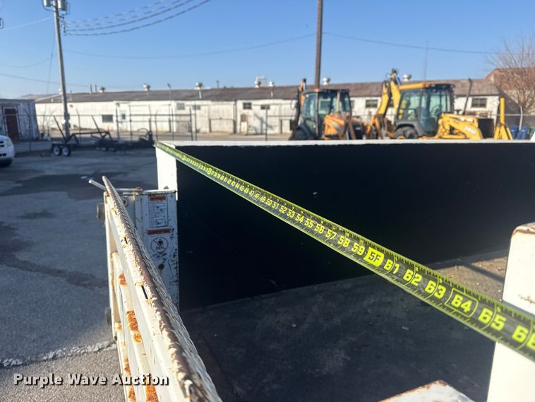 image for item FB8603 2011 Ford F250 Super Duty XLT utility bed pickup truck