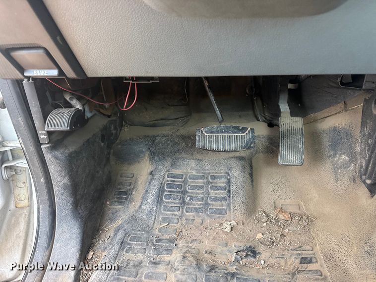 image for item FB8603 2011 Ford F250 Super Duty XLT utility bed pickup truck