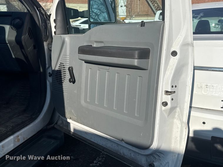 image for item FB8603 2011 Ford F250 Super Duty XLT utility bed pickup truck