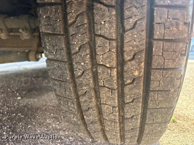 image for item FB8603 2011 Ford F250 Super Duty XLT utility bed pickup truck