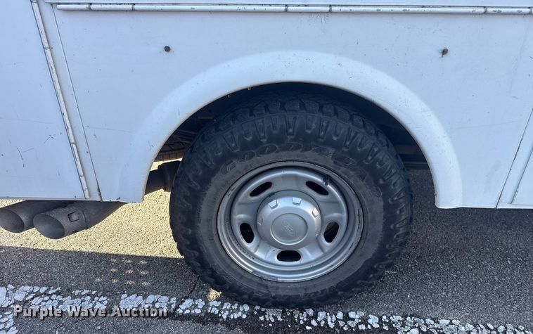 image for item FB8603 2011 Ford F250 Super Duty XLT utility bed pickup truck