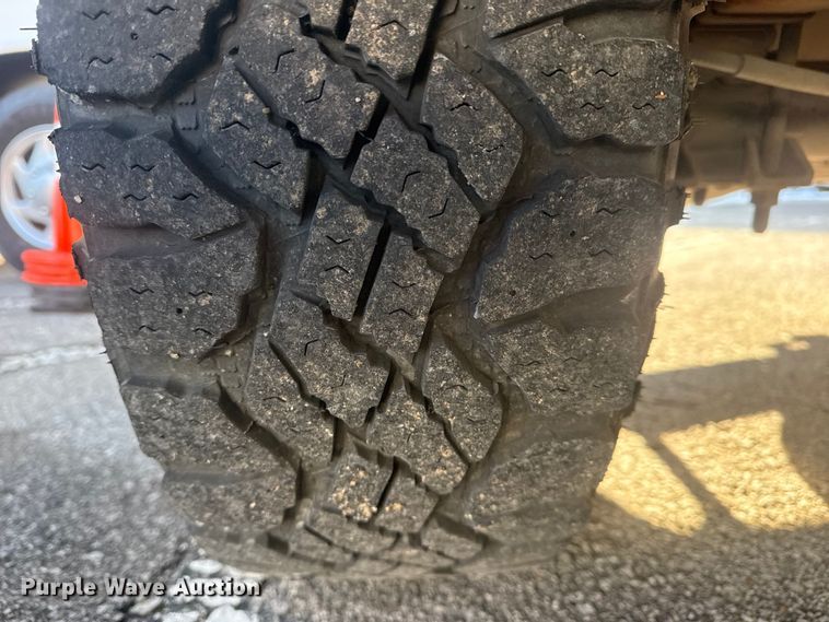 image for item FB8603 2011 Ford F250 Super Duty XLT utility bed pickup truck