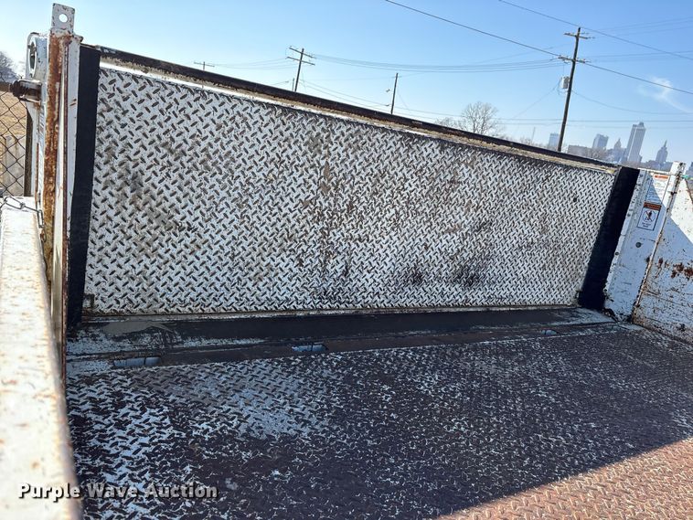 image for item FB8607 2010 Ford F450 Super Duty XL dump truck