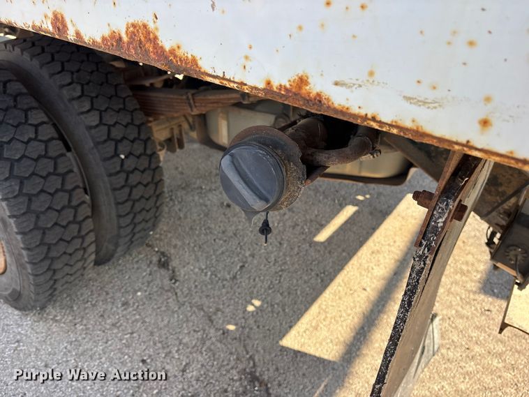 image for item FB8607 2010 Ford F450 Super Duty XL dump truck