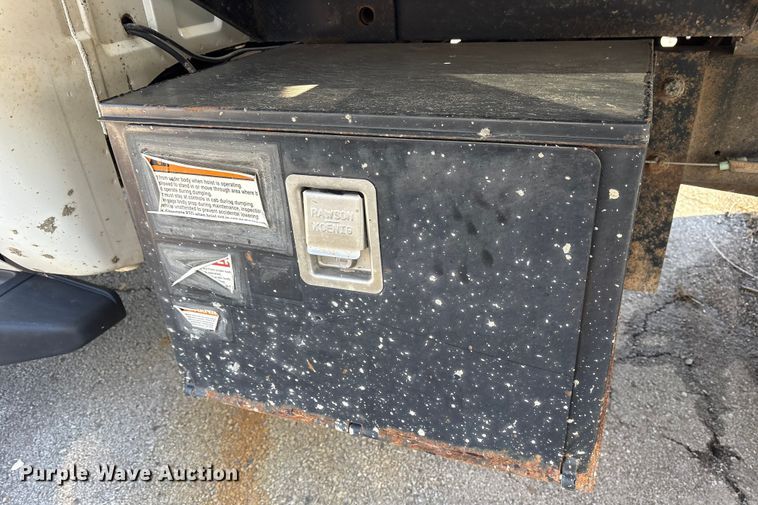 image for item FB8607 2010 Ford F450 Super Duty XL dump truck