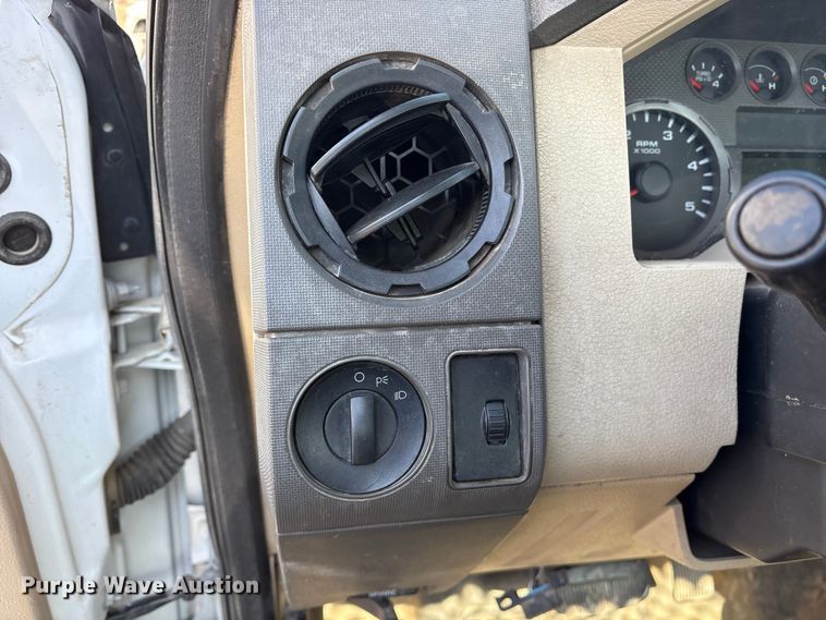 image for item FB8607 2010 Ford F450 Super Duty XL dump truck