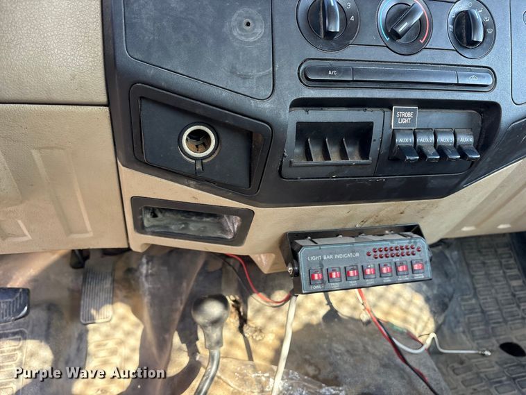 image for item FB8607 2010 Ford F450 Super Duty XL dump truck