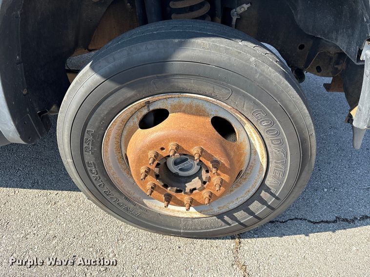 image for item FB8607 2010 Ford F450 Super Duty XL dump truck