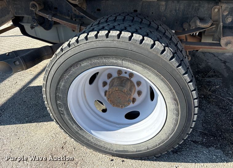 image for item FB8607 2010 Ford F450 Super Duty XL dump truck