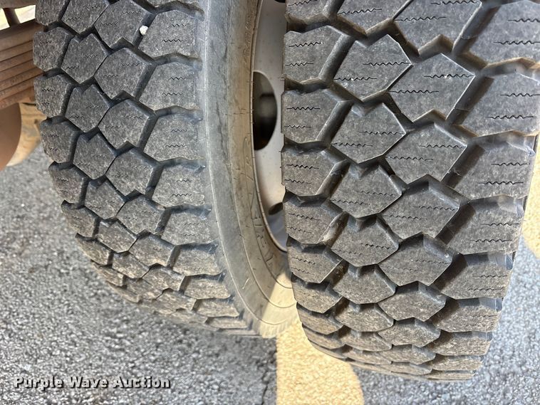 image for item FB8607 2010 Ford F450 Super Duty XL dump truck