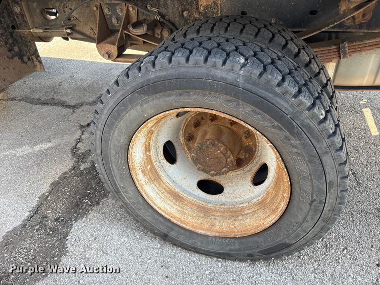 image for item FB8607 2010 Ford F450 Super Duty XL dump truck