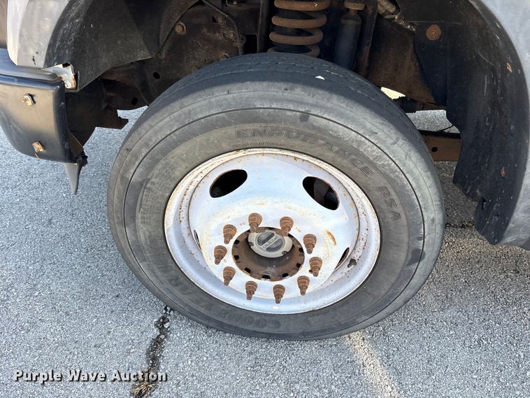 image for item FB8607 2010 Ford F450 Super Duty XL dump truck