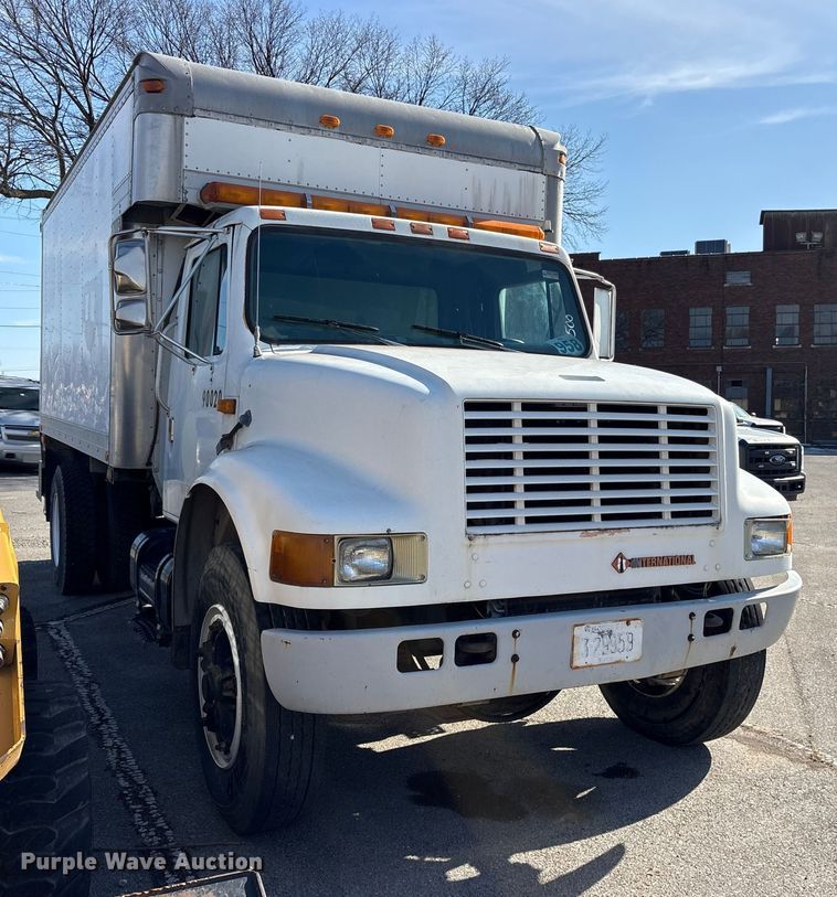 image for item FB8608 1990 International 4900 box truck