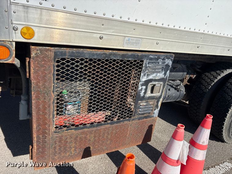 image for item FB8608 1990 International 4900 box truck