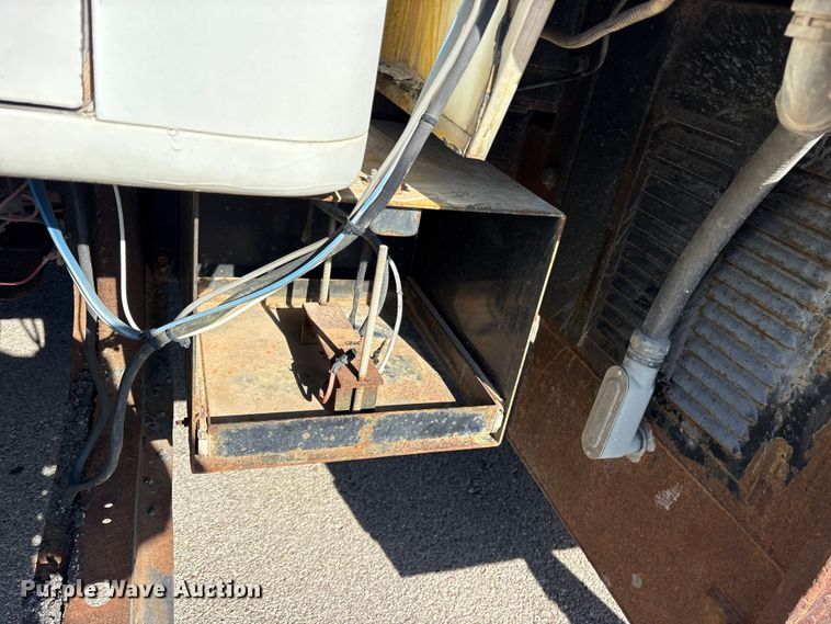 image for item FB8608 1990 International 4900 box truck