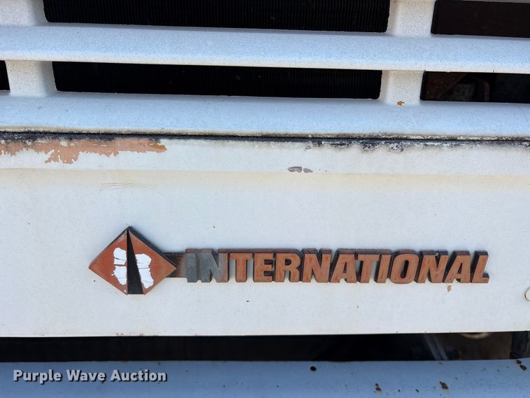 image for item FB8608 1990 International 4900 box truck