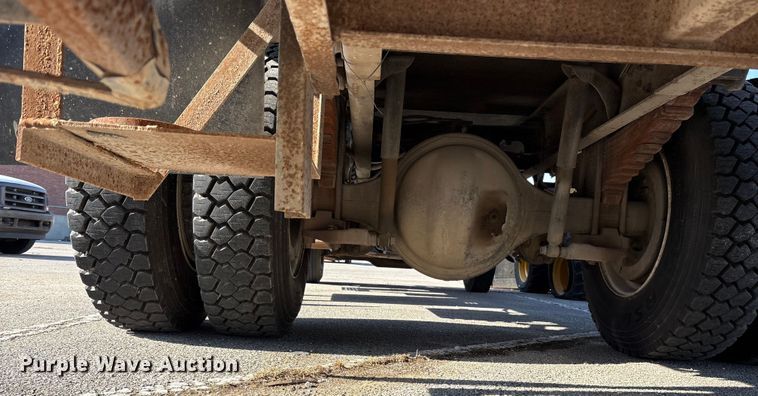 image for item FB8608 1990 International 4900 box truck