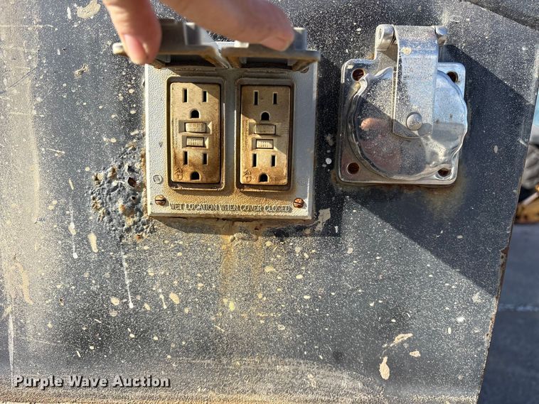 image for item FB8608 1990 International 4900 box truck