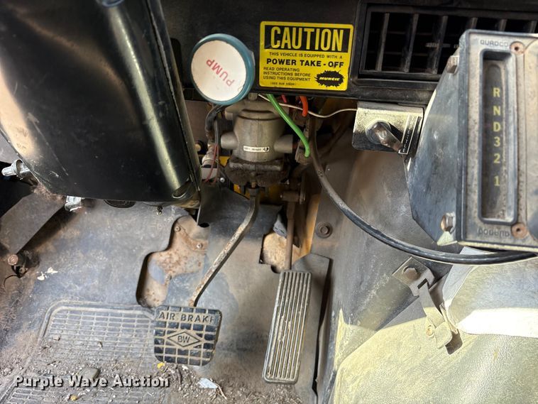 image for item FB8608 1990 International 4900 box truck