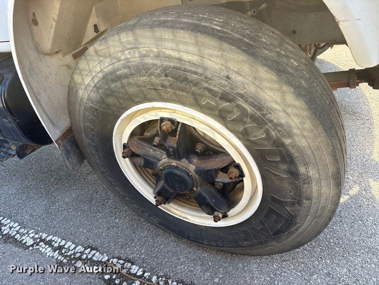 image for item FB8608 1990 International 4900 box truck