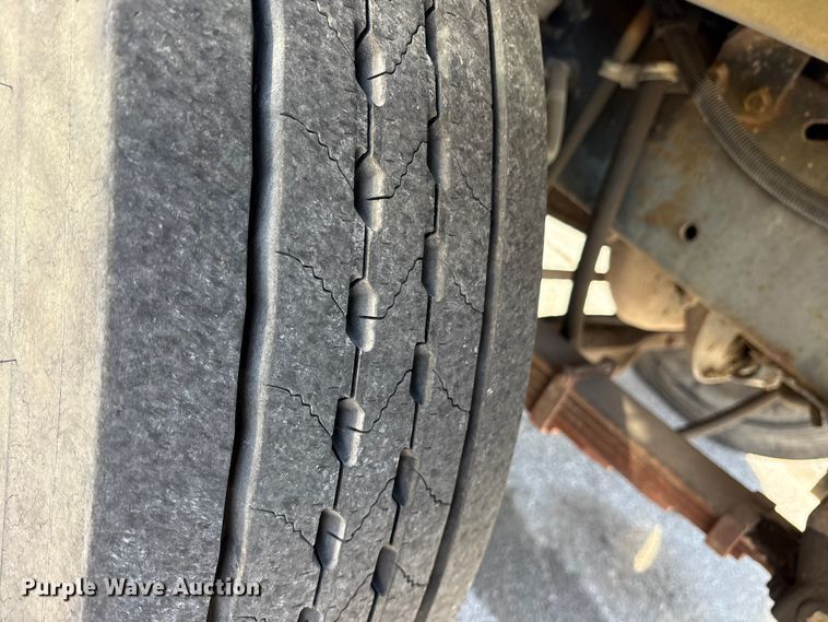 image for item FB8608 1990 International 4900 box truck