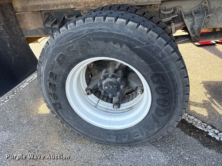 image for item FB8608 1990 International 4900 box truck