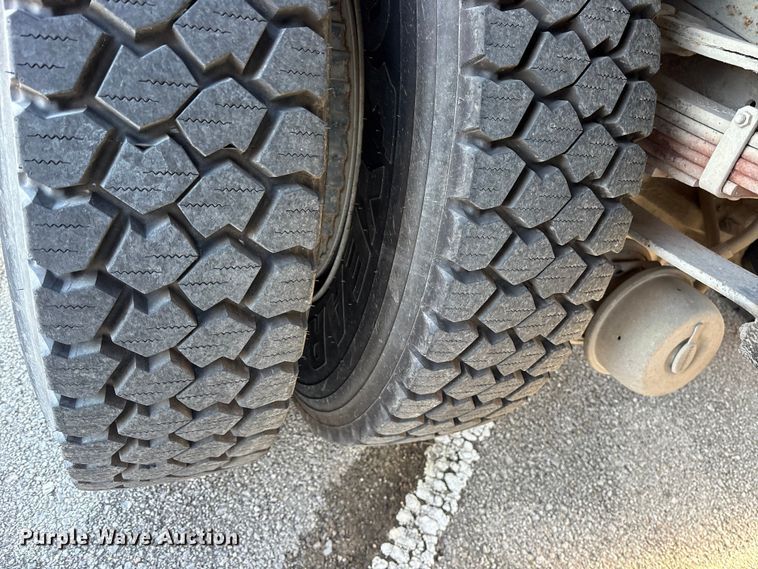 image for item FB8608 1990 International 4900 box truck