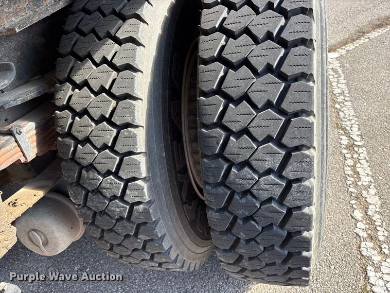 image for item FB8608 1990 International 4900 box truck