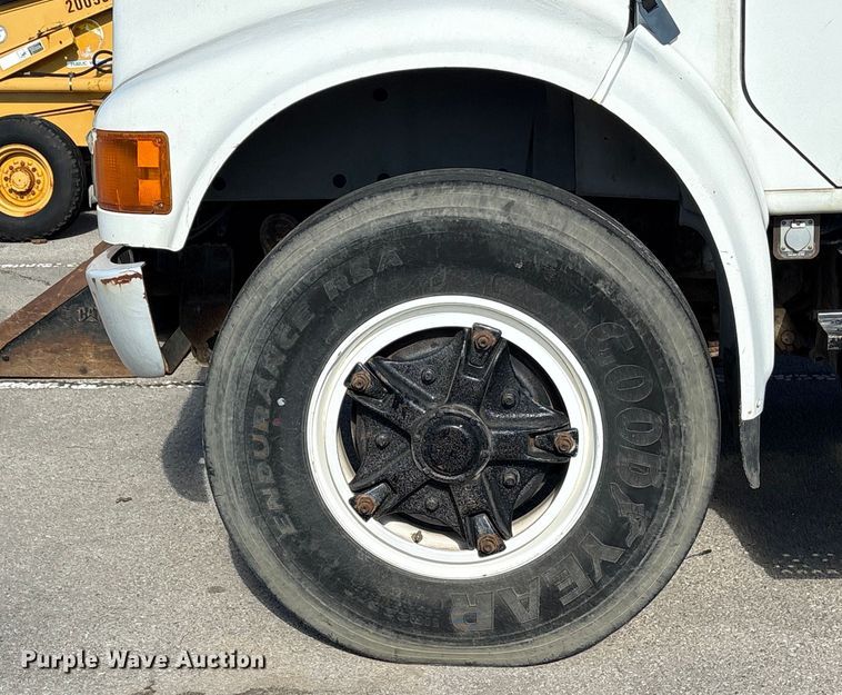 image for item FB8608 1990 International 4900 box truck