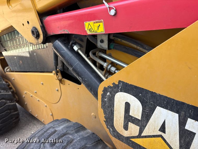 image for item FB8609 2016 Caterpillar 272D skid steer loader