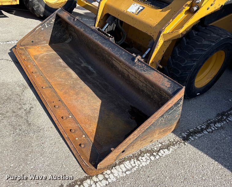 image for item FB8609 2016 Caterpillar 272D skid steer loader