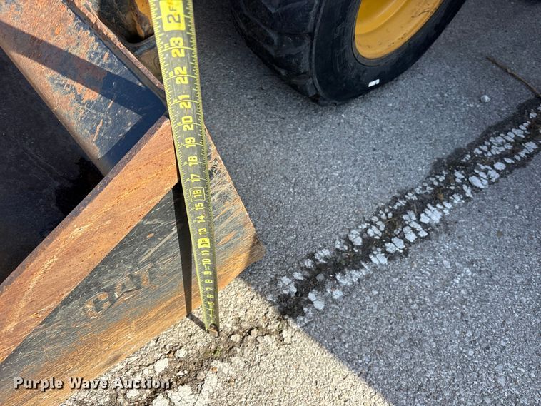 image for item FB8609 2016 Caterpillar 272D skid steer loader