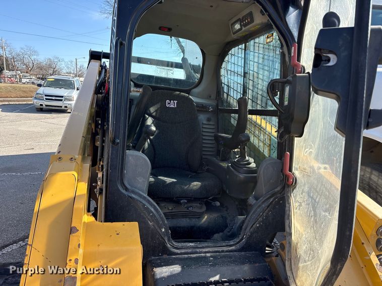 image for item FB8609 2016 Caterpillar 272D skid steer loader