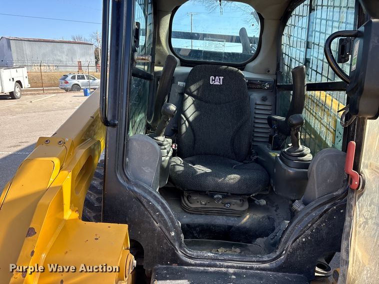 image for item FB8609 2016 Caterpillar 272D skid steer loader