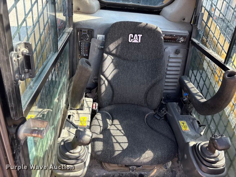 image for item FB8609 2016 Caterpillar 272D skid steer loader