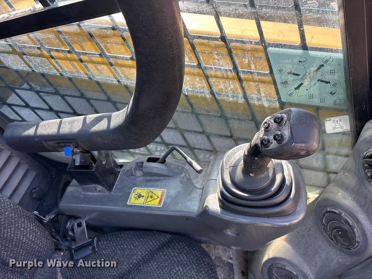 image for item FB8609 2016 Caterpillar 272D skid steer loader