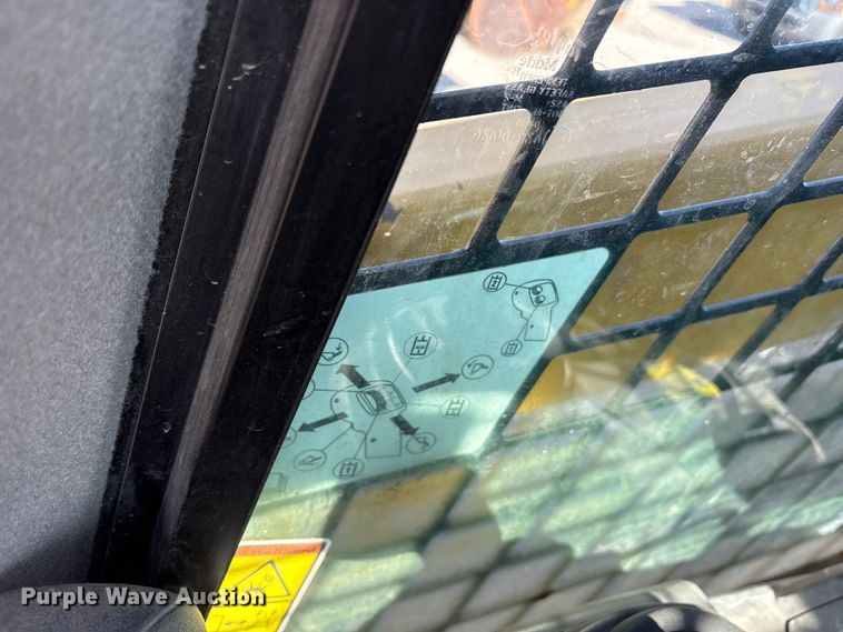 image for item FB8609 2016 Caterpillar 272D skid steer loader