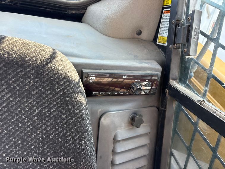 image for item FB8609 2016 Caterpillar 272D skid steer loader