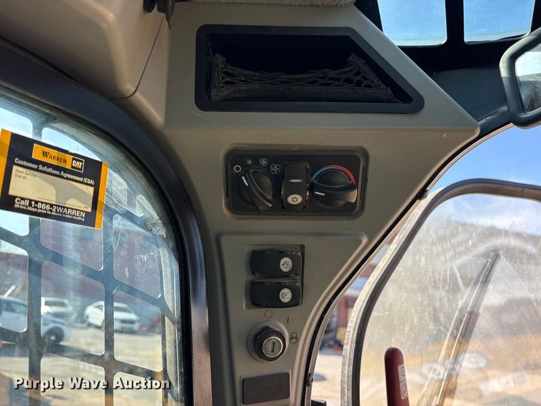 image for item FB8609 2016 Caterpillar 272D skid steer loader