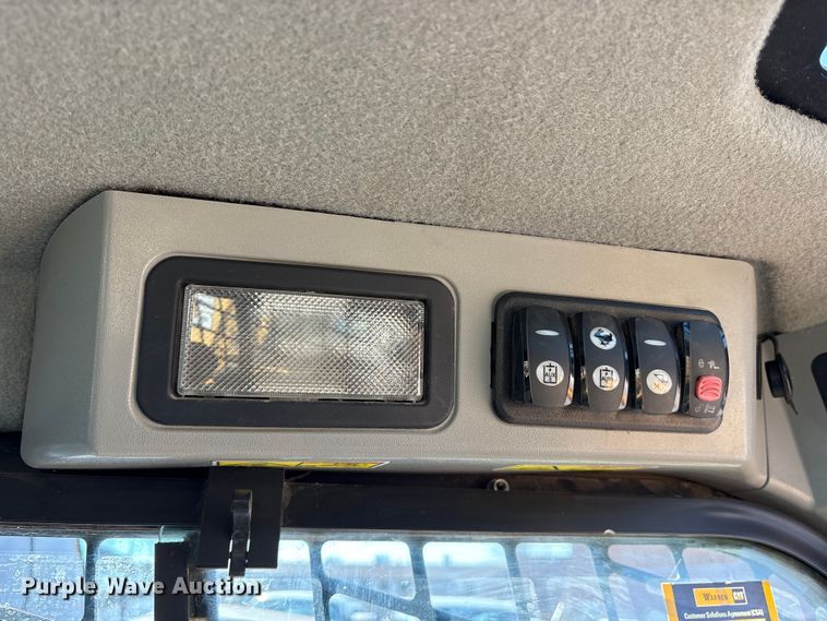 image for item FB8609 2016 Caterpillar 272D skid steer loader